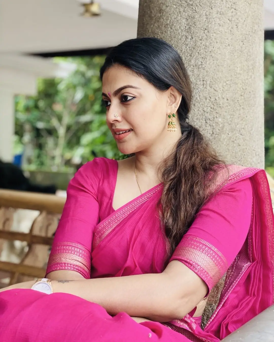 ANUSREE NAIR WEARING BEAUTIFUL EARRINGS JEWELLERY PINK SAREE ORANGE  BLOUSE